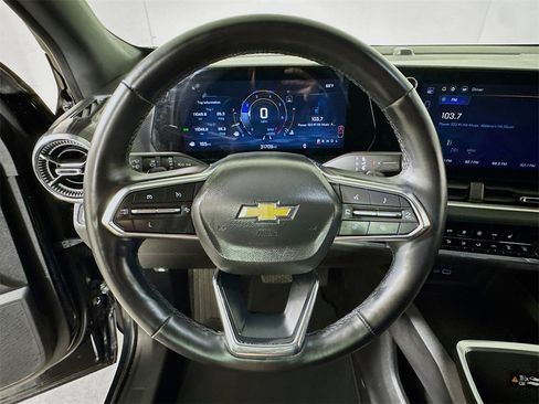 Used 2025 Chevrolet Equinox LT w/ Convenience Package II image 9