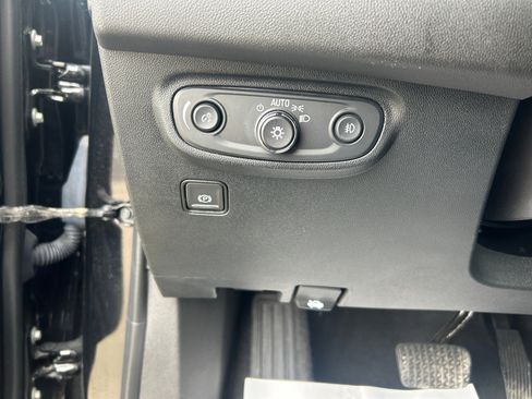 Used 2024 GMC Terrain SLT image 20