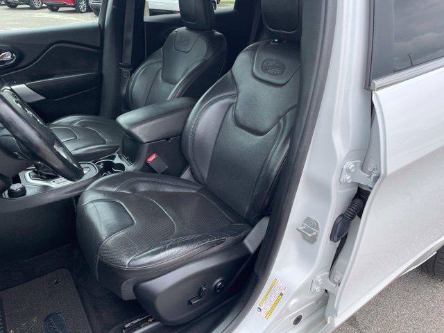 Used 2018 Jeep Cherokee Overland w/ Technology Group AWD/4WD image 21