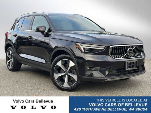 Used 2025 Volvo XC40 B5 Plus w/ Protection Package Premier image 1