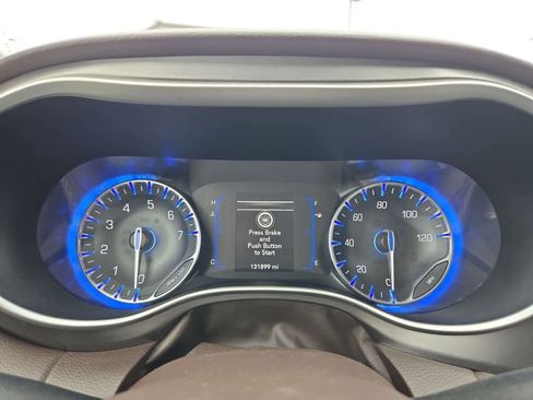 Used 2018 Chrysler Pacifica Touring-L image 30