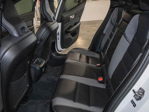 Used 2019 Volvo S60 T6 R-Design image 15