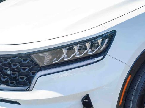 Certified 2023 Kia Sorento EX w/ Panoramic Sunroof Package FWD image 8