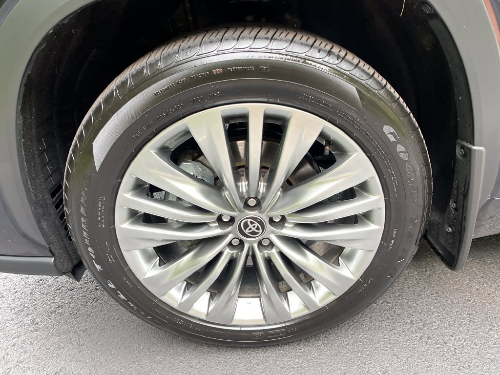 Used 2026 Toyota Highlander Platinum AWD/4WD image 26