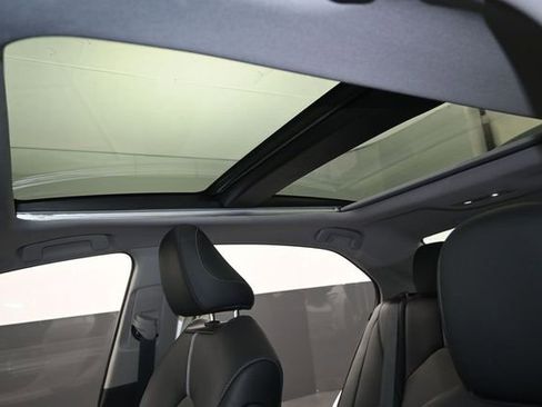 Used 2020 Toyota Camry XSE FWD image 11
