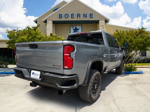 Used 2024 Chevrolet Silverado 2500 ZR2 w/ Technology Package AWD/4WD image 5