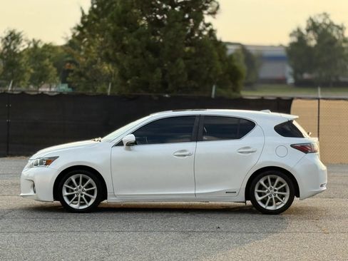 Used 2013 Lexus CT 200h w/ Premium Pkg w/Backup Camera FWD image 8