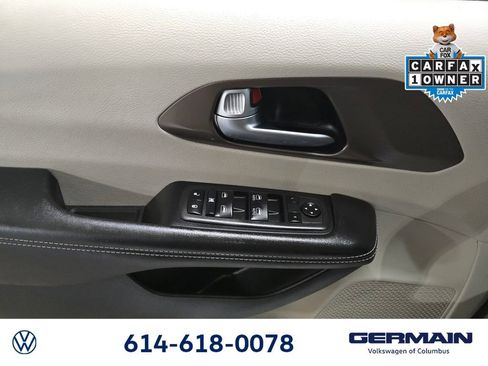 Used 2022 Chrysler Voyager LX image 30