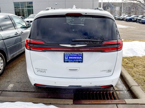 Used 2022 Chrysler Pacifica Limited image 16