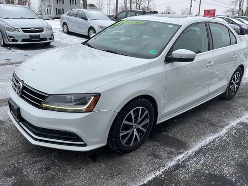 Used 2017 Volkswagen Jetta SE image 6