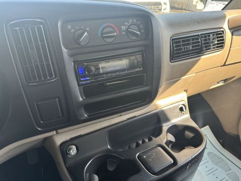 Used 2002 GMC Savana 3500 image 10