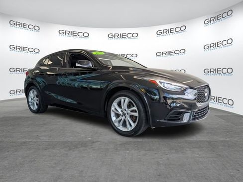 Used 2018 INFINITI QX30 FWD image 1