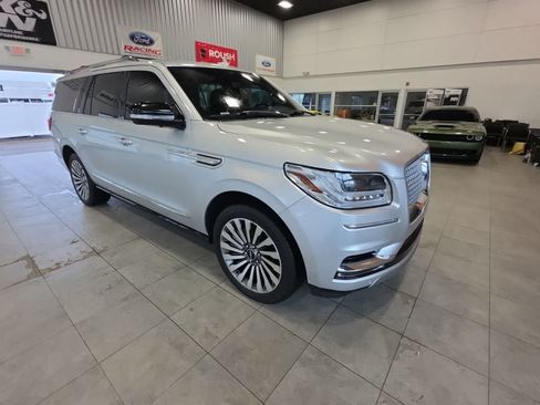 Used 2018 Lincoln Navigator L Reserve w/ Technology Package AWD/4WD image 5