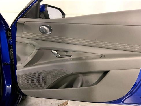 Used 2025 Hyundai Elantra SEL image 25