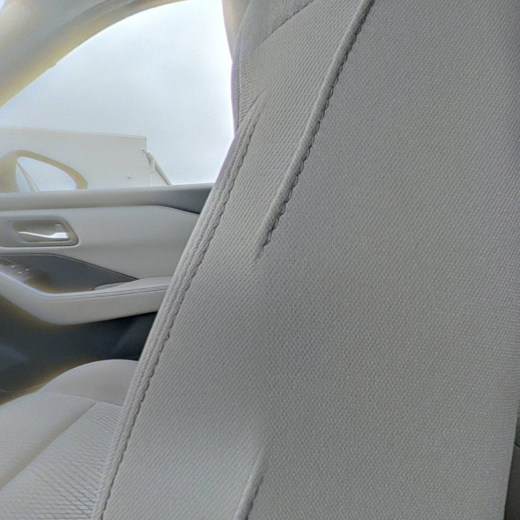 Used 2025 Nissan Rogue SV FWD image 28
