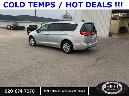 New 2026 Chrysler Pacifica Select image 13