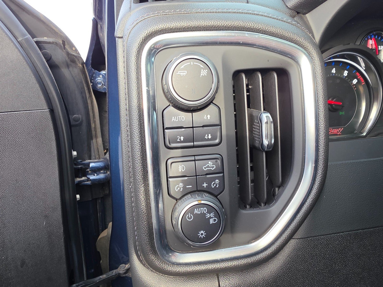 Used 2019 Chevrolet Silverado 1500 RST w/ All-Star Edition AWD/4WD image 40