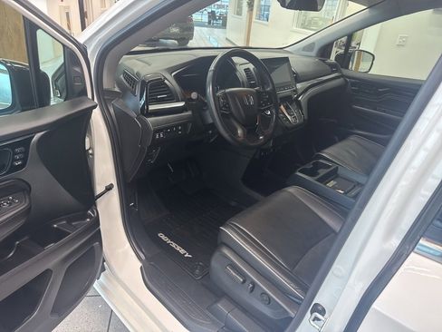 Used 2023 Honda Odyssey Elite image 2