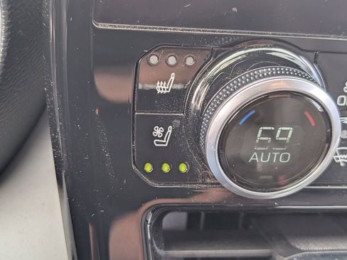 Used 2024 Toyota Highlander Platinum FWD image 16