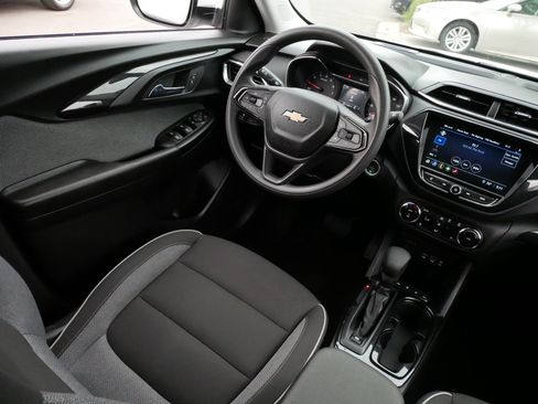 Used 2023 Chevrolet TrailBlazer LT w/ Convenience Package AWD/4WD image 9