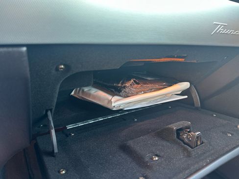 Used 2005 Ford Thunderbird image 26