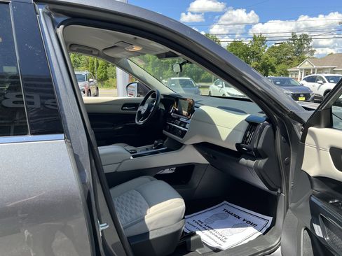 Used 2022 Nissan Pathfinder SV image 15