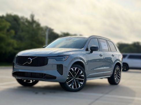 New 2026 Volvo XC90 T8 Ultra w/ Protection Package Premier AWD/4WD image 2
