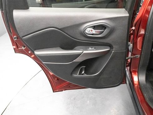 Used 2021 Jeep Cherokee Limited image 33