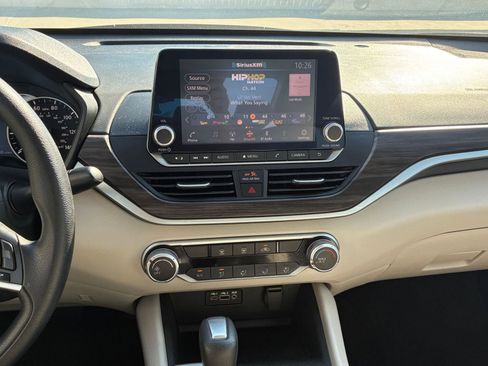 Used 2025 Nissan Altima 2.5 SV image 17