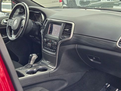 Used 2021 Jeep Grand Cherokee Laredo image 7