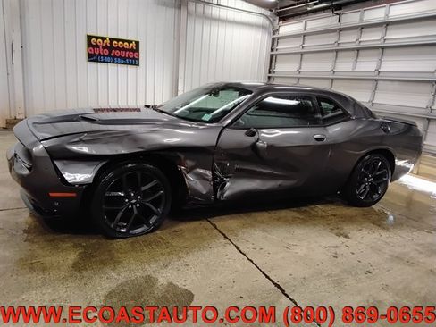Used 2020 Dodge Challenger SXT w/ Blacktop Package image 2