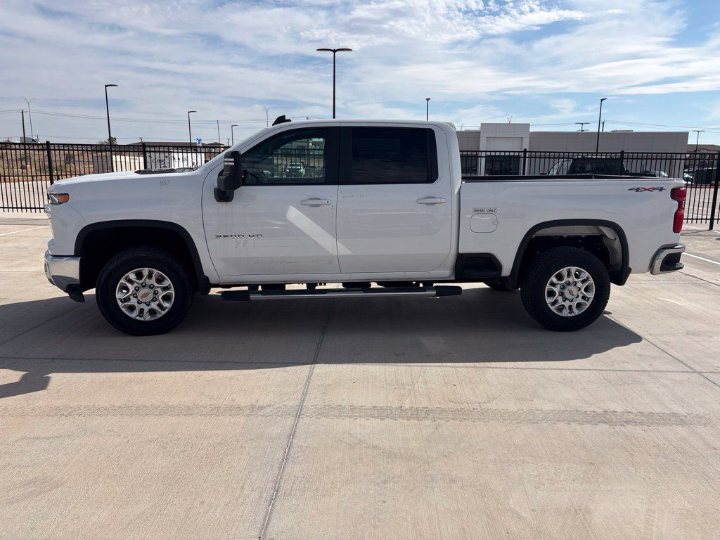 Used 2025 Chevrolet Silverado 3500 LT w/ Safety Package AWD/4WD image 3