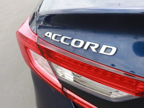 Used 2018 Honda Accord Touring image 7