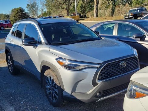 Used 2025 Toyota Corolla Cross XLE image 1