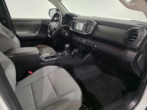 Used 2016 Toyota Tacoma SR image 20