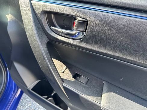 Used 2017 Toyota Corolla SE w/ Carpet Mat Package (TMS) FWD image 33