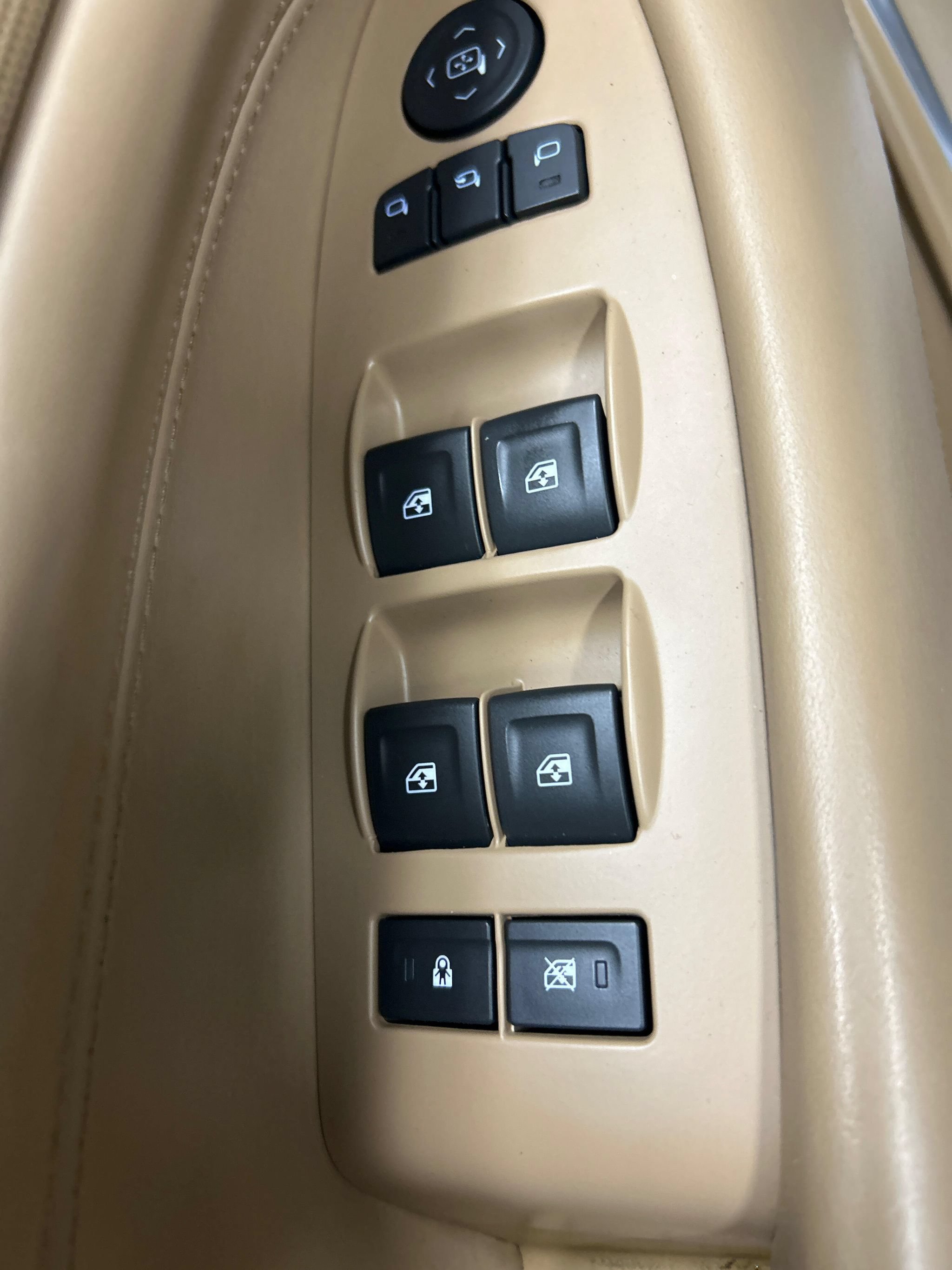 Used 2018 Cadillac Escalade Platinum AWD/4WD image 9