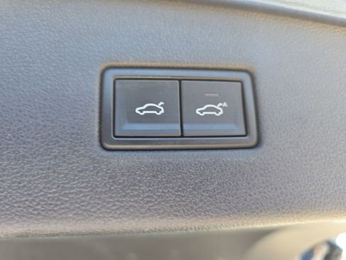Used 2018 Volkswagen Tiguan SEL Premium AWD/4WD image 16