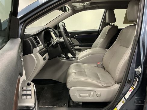 Used 2015 Toyota Highlander Limited Platinum AWD/4WD image 8