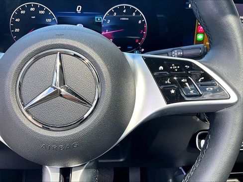 Used 2026 Mercedes-Benz GLB 250 4MATIC image 21