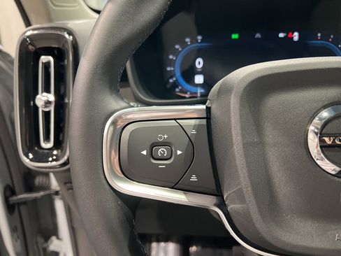 Used 2025 Volvo XC40 B5 Core image 21