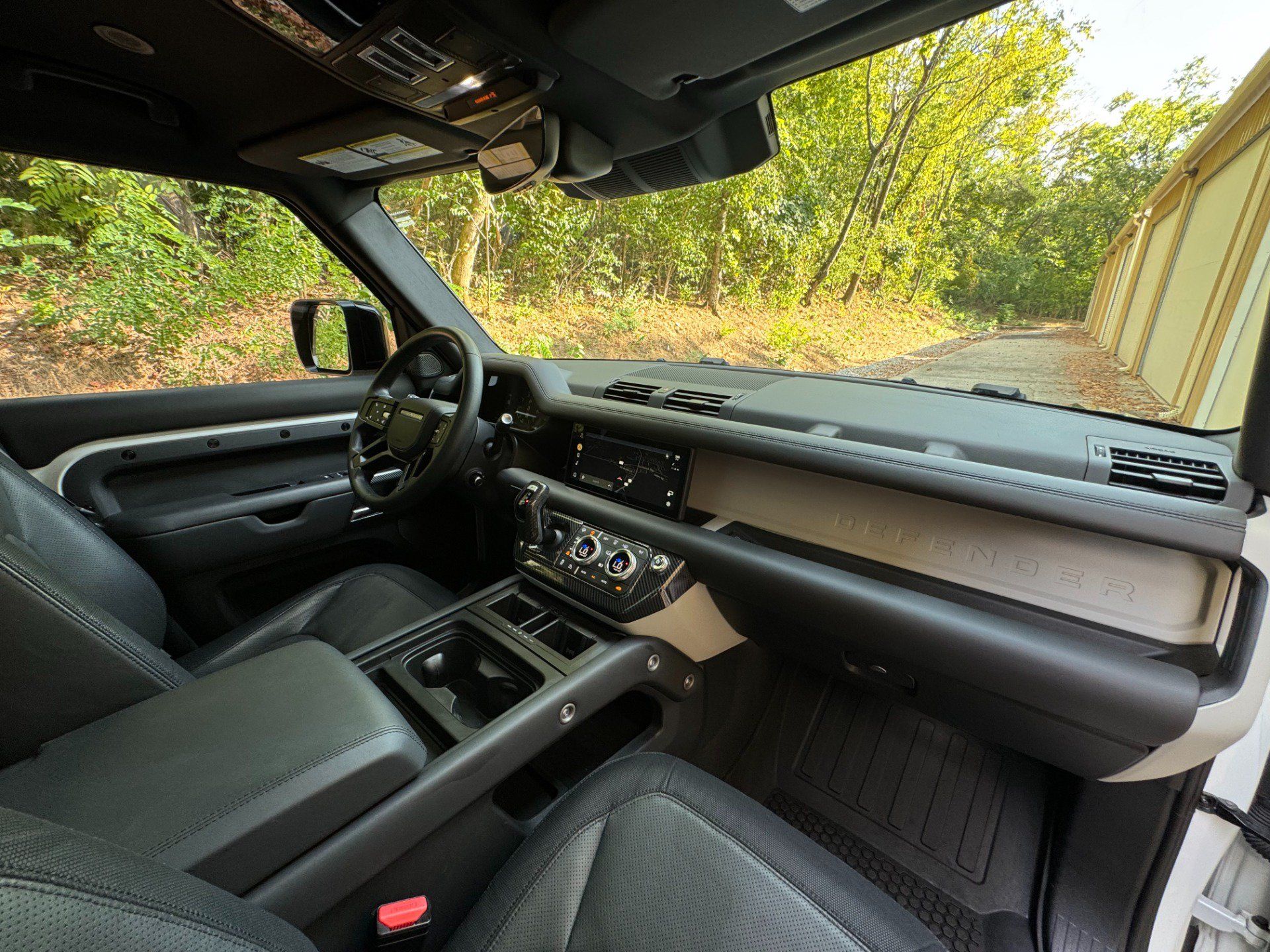 Used 2023 Land Rover Defender 110 X-Dynamic SE AWD/4WD image 16