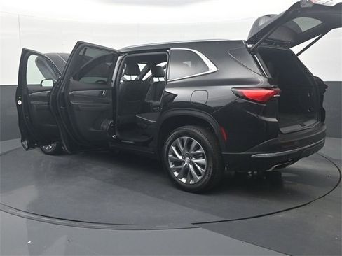 Used 2025 Buick Enclave Preferred image 39