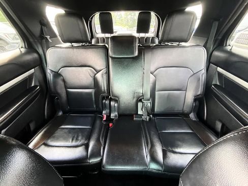 Used 2016 Ford Explorer XLT w/ Equipment Group 202A AWD/4WD image 36
