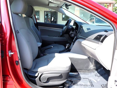 Used 2017 Hyundai Elantra SE FWD image 17