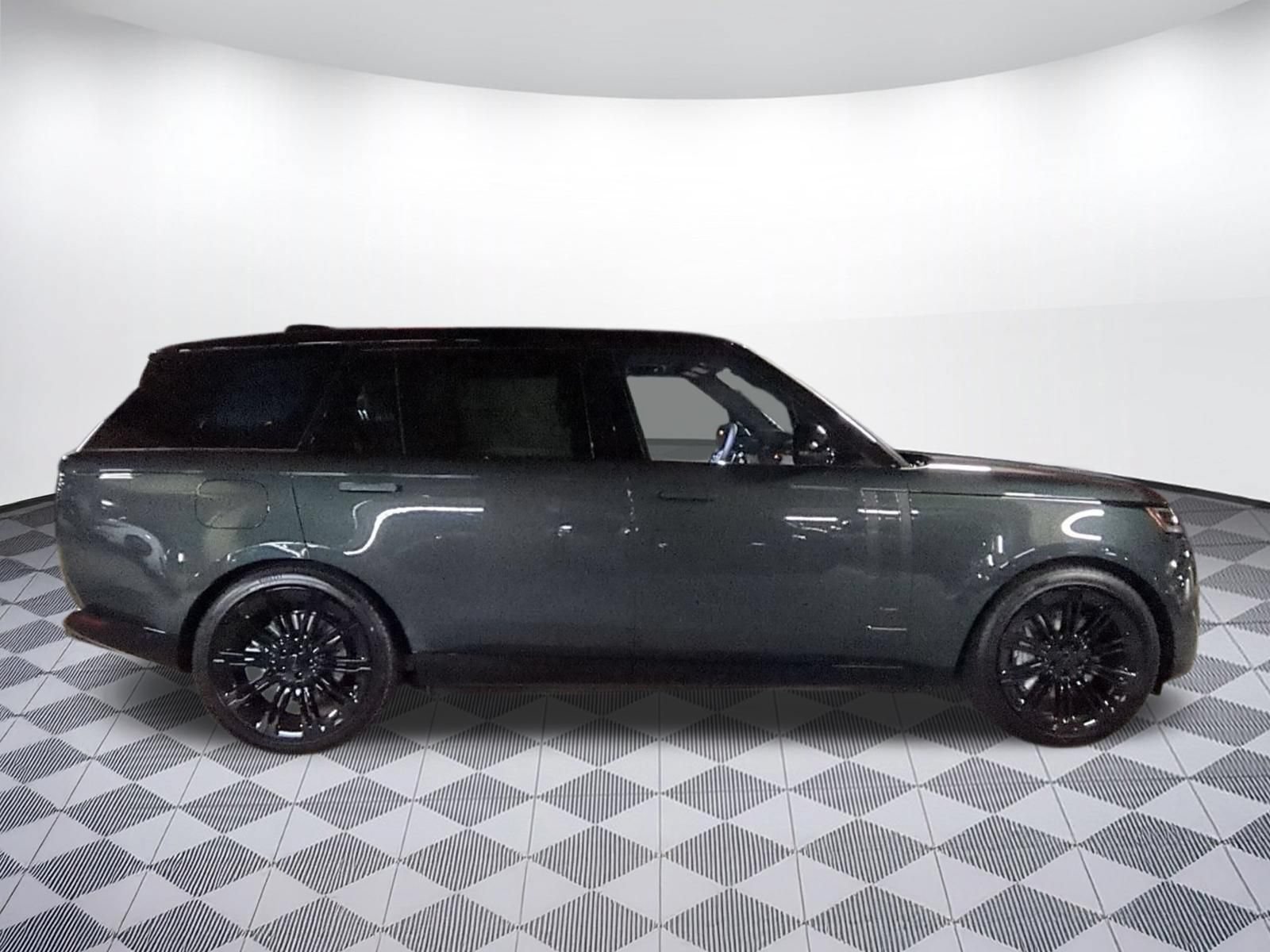 New 2026 Land Rover Range Rover Long Wheelbase SE AWD/4WD image 6