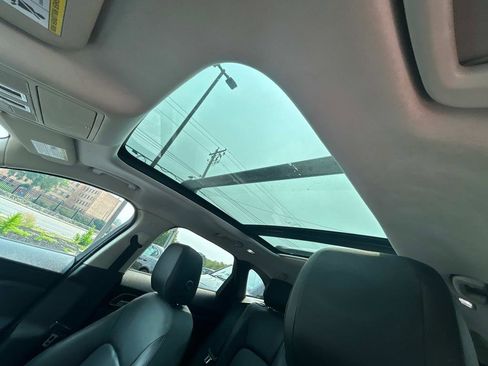 Used 2017 Jaguar F-PACE Premium image 20