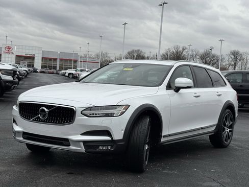 Used 2018 Volvo V90 T6 Cross Country w/ Convenience Package image 15