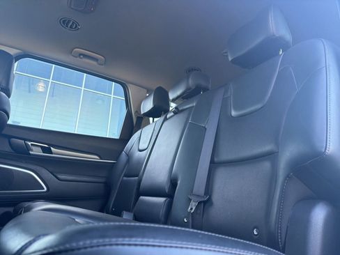 Used 2020 Kia Telluride LX AWD/4WD image 10