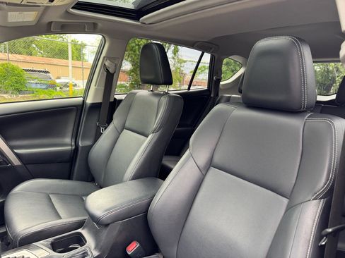 Used 2018 Toyota RAV4 Limited FWD image 13